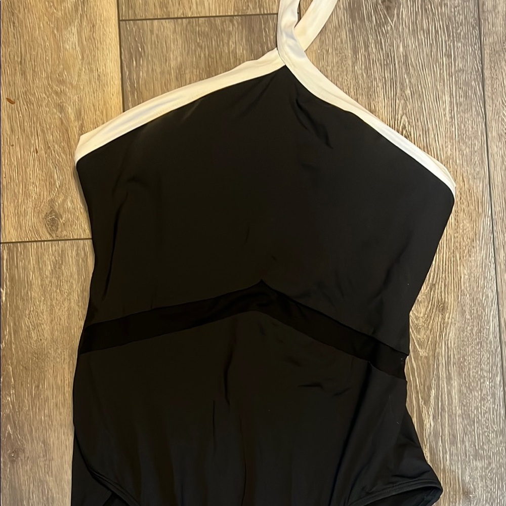 Liz Claiborne Black and White Halter Swimsuit NWOT - Picture 2 of 4